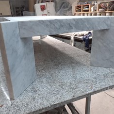Pié de mesa en marmol carrara 